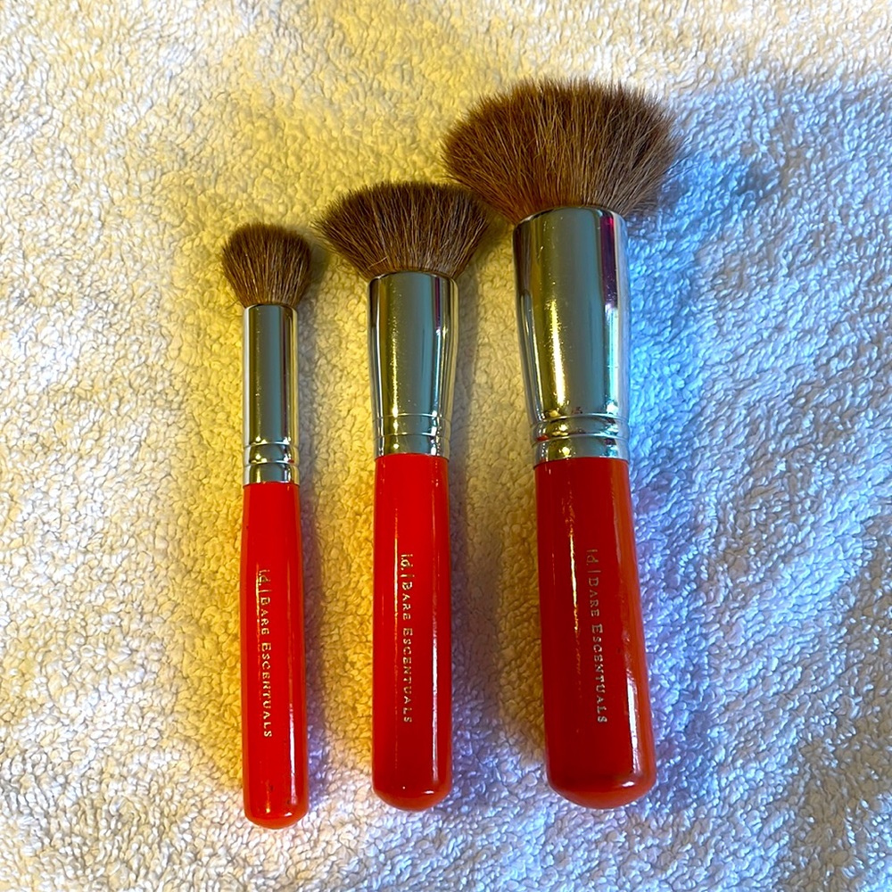 Bare Essentials makeup brushes (3)